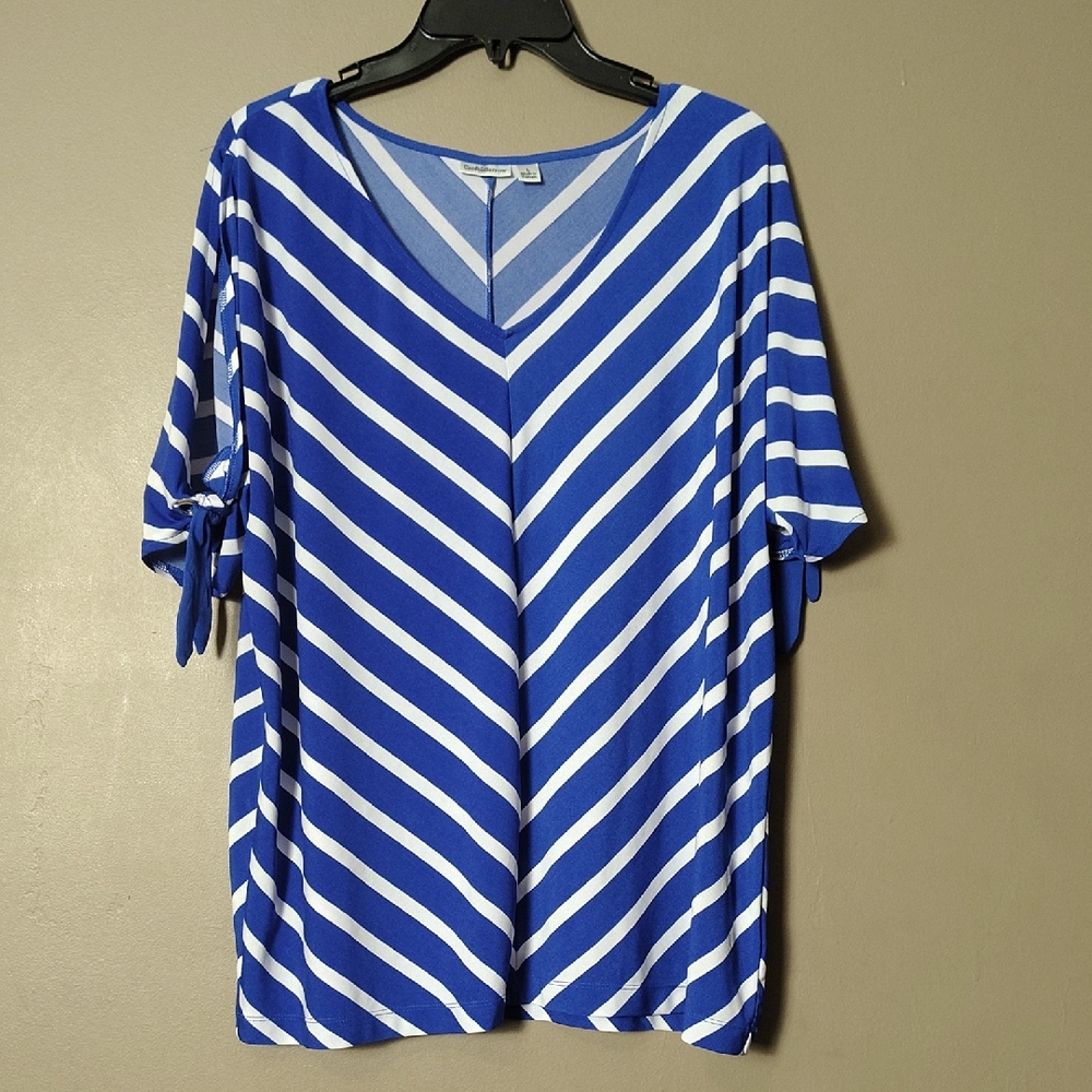 Croft & Barrow Blue/White Patterned Blouse W Arm Ties Size L